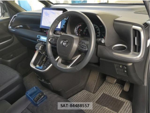 Toyota VOXY 2023-05 8011373-2
