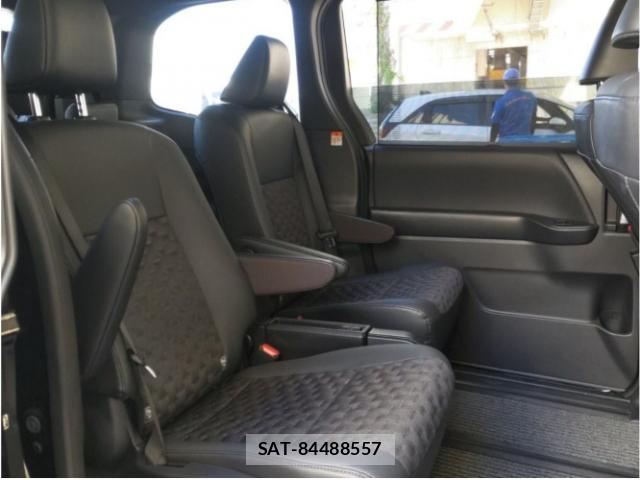 Toyota VOXY 2023-05 8011373-5