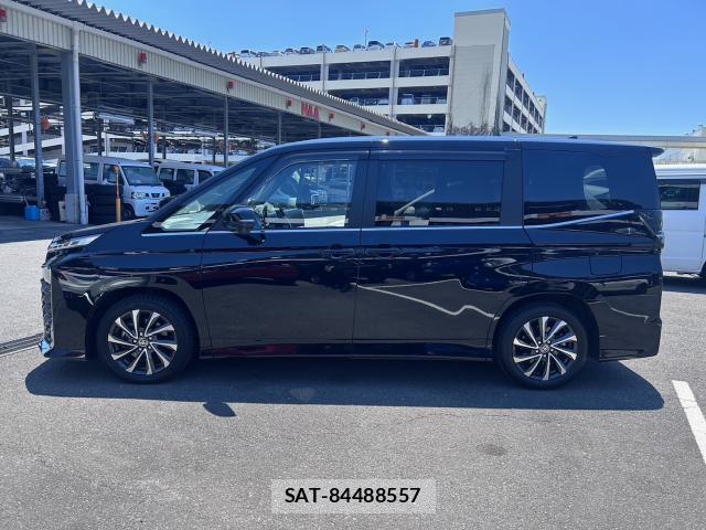 Toyota VOXY 2023-05 8011373-7