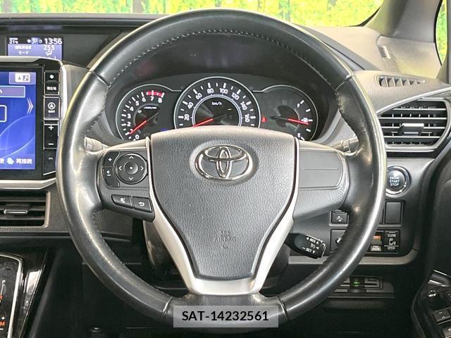 Toyota VOXY 2017-08 8011872-11