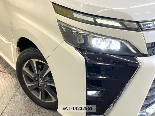 Toyota VOXY 2017-08 8011872-12