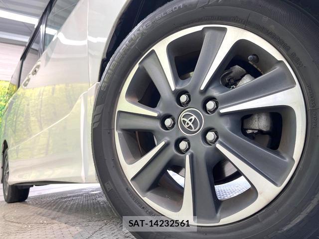 Toyota VOXY 2017-08 8011872-13