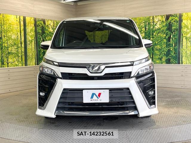 Toyota VOXY 2017-08 8011872-14