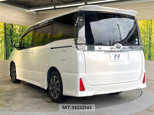Toyota VOXY 2017-08 8011872-15