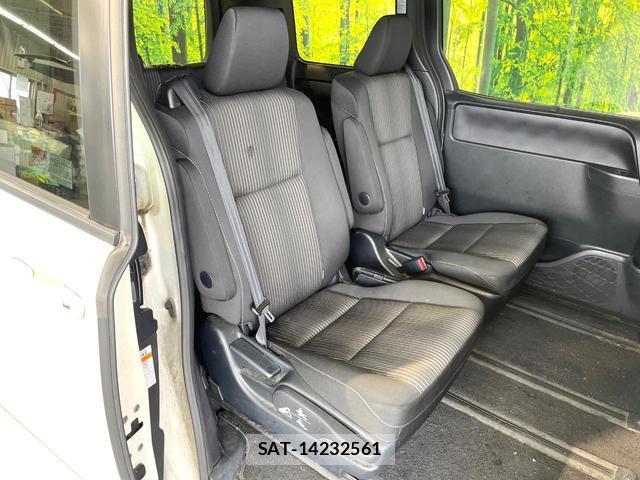 Toyota VOXY 2017-08 8011872-8