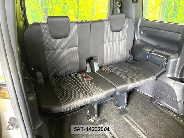 Toyota VOXY 2017-08 8011872-9