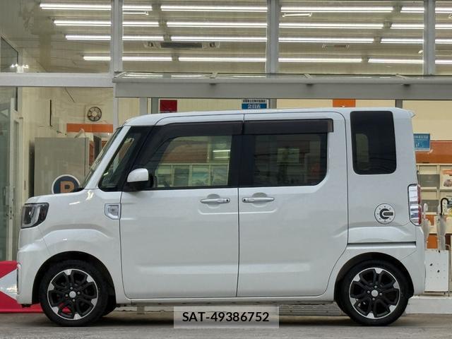 Daihatsu WAKE 2015-09 8004549-4