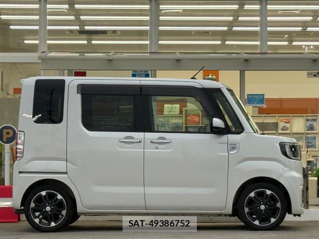 Daihatsu WAKE 2015-09 8004549-5