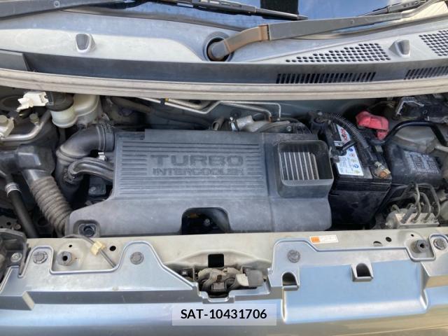 Daihatsu WAKE 2015-03 8010025-6