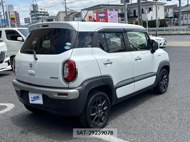 Suzuki X BEE 2018-10 8008748-4
