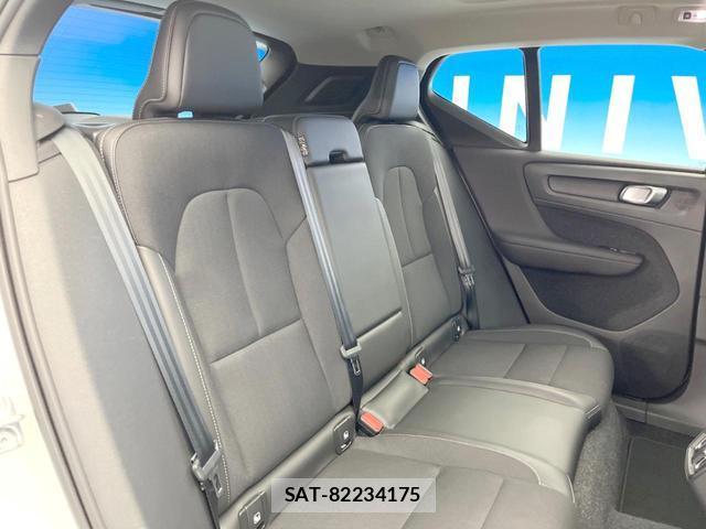 Volvo XC40 2018-09 8004977-11