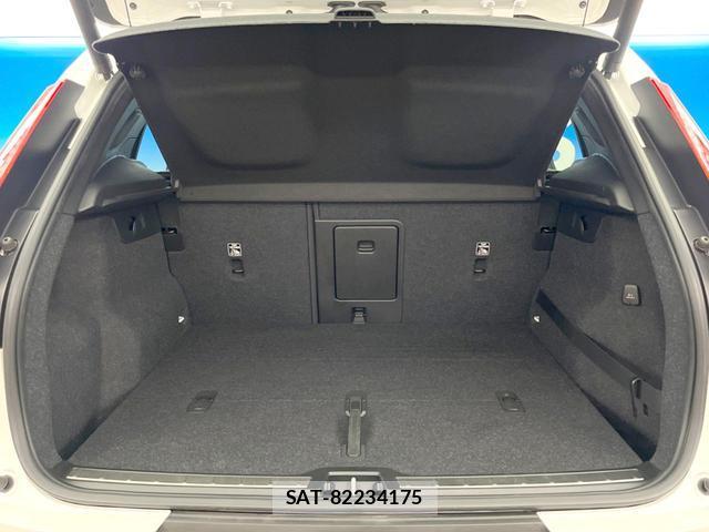 Volvo XC40 2018-09 8004977-13