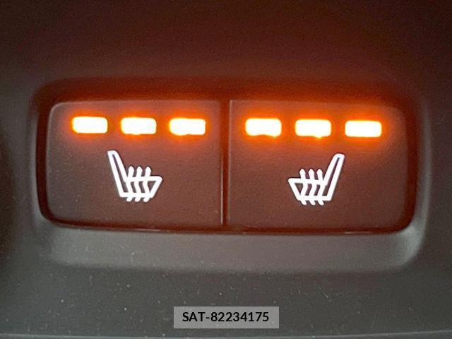 Volvo XC40 2018-09 8004977-4