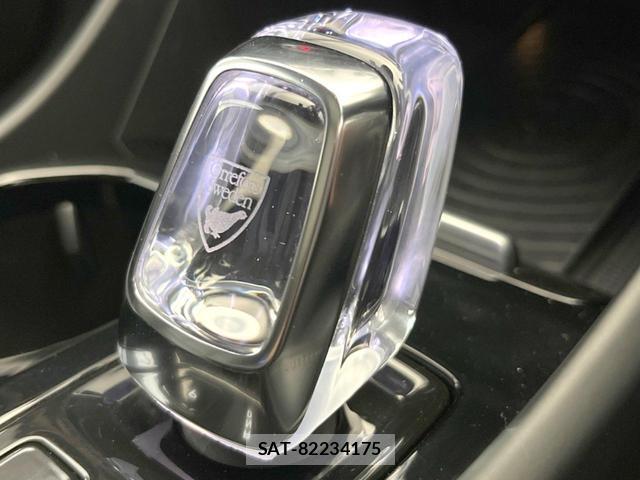 Volvo XC40 2018-09 8004977-8