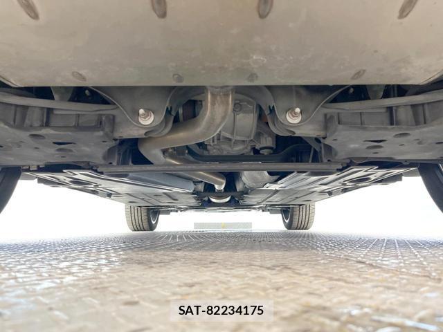 Volvo XC40 2018-09 8004977-9