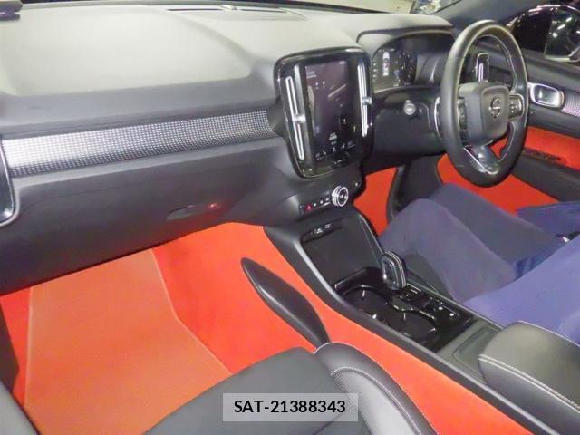 Volvo XC40 2019-03 8009317-2