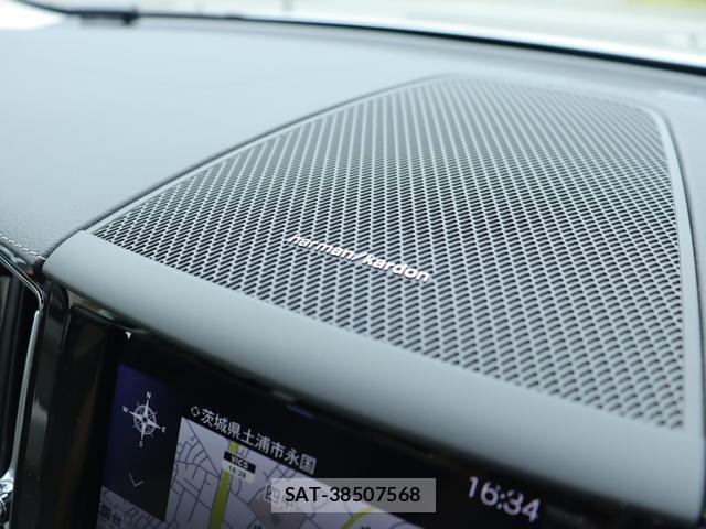 Volvo XC60 2019-06 8003456-17