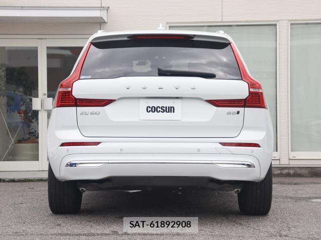 Volvo XC60 2022-10 8004853-8