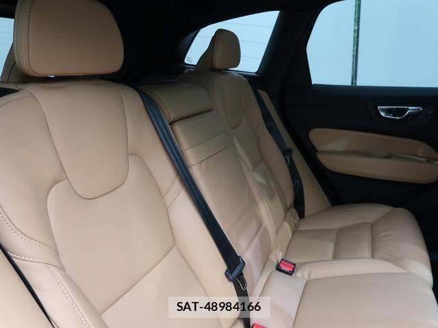 Volvo XC60 2021-05 8005113-14