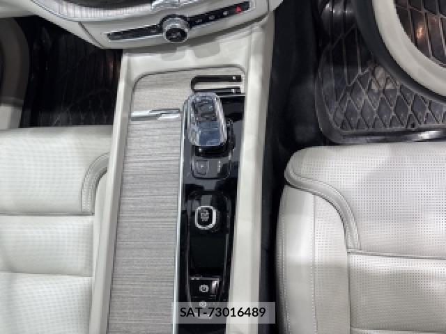 Volvo XC60 2022-05 8009291-3
