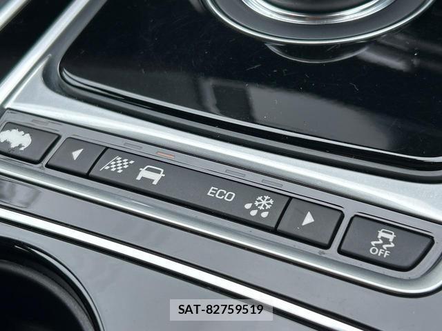 Jaguar XE 2017-03 8009580-14