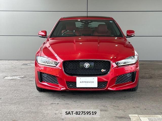 Jaguar XE 2017-03 8009580-18