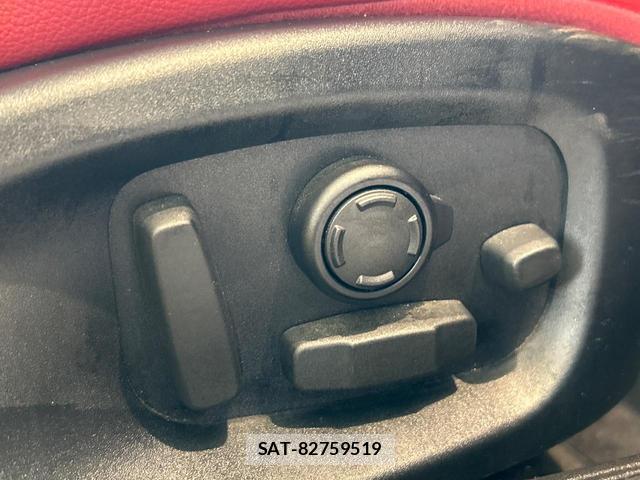Jaguar XE 2017-03 8009580-8
