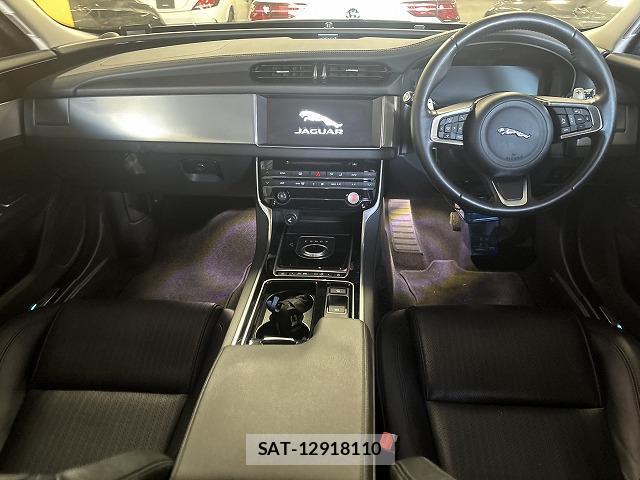 Jaguar XF 2018-03 8009773-4
