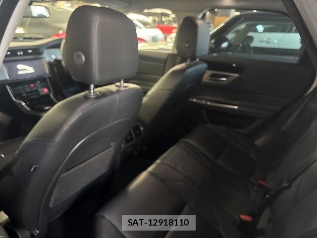 Jaguar XF 2018-03 8009773-5