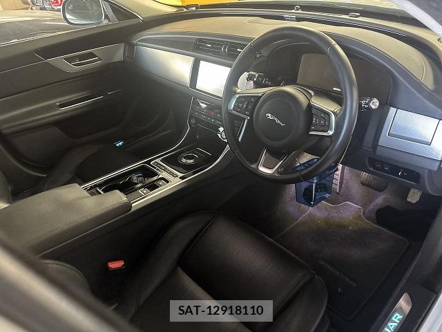 Jaguar XF 2018-03 8009773-6