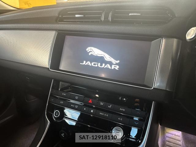 Jaguar XF 2018-03 8009773-7