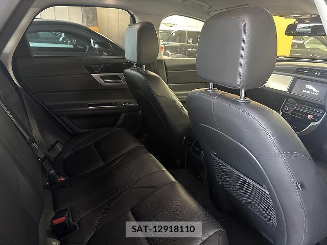 Jaguar XF 2018-03 8009773-9