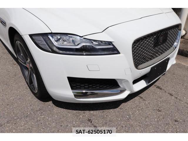 Jaguar XF 2019-06 8010709-11