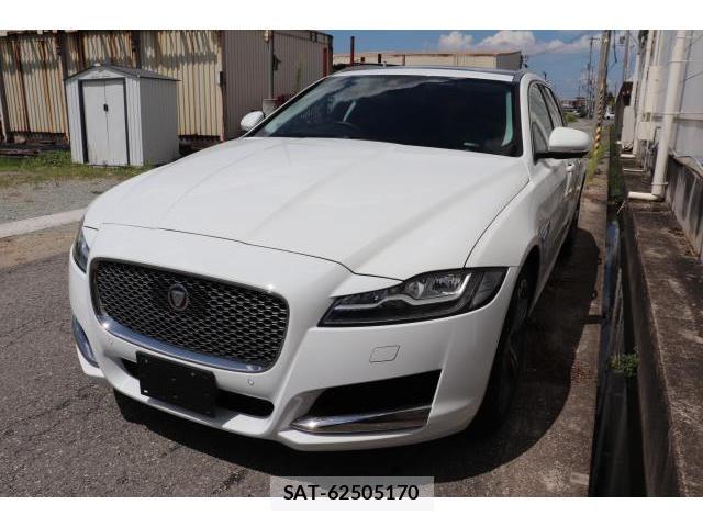 Jaguar XF 2019-06 8010709-12