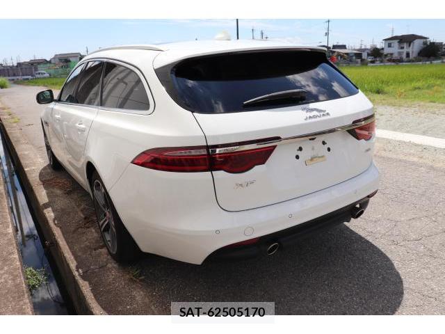 Jaguar XF 2019-06 8010709-14