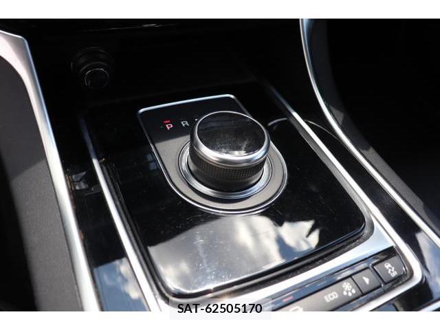 Jaguar XF 2019-06 8010709-15
