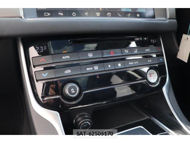 Jaguar XF 2019-06 8010709-18