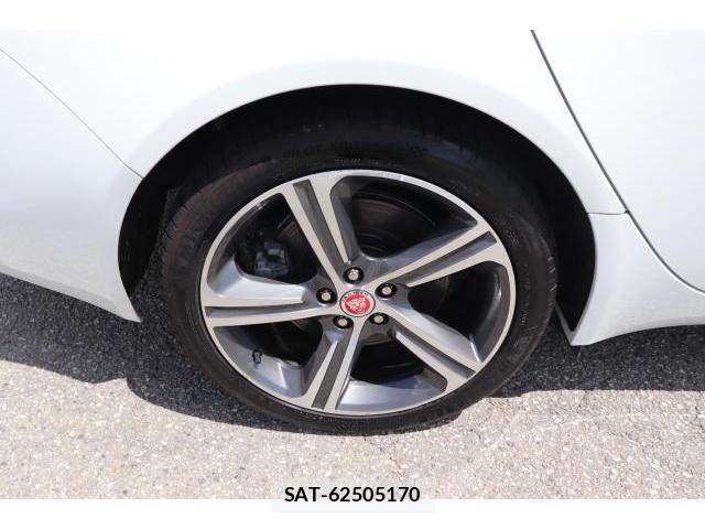 Jaguar XF 2019-06 8010709-19