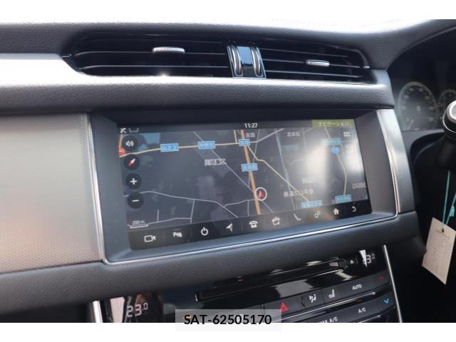 Jaguar XF 2019-06 8010709-4