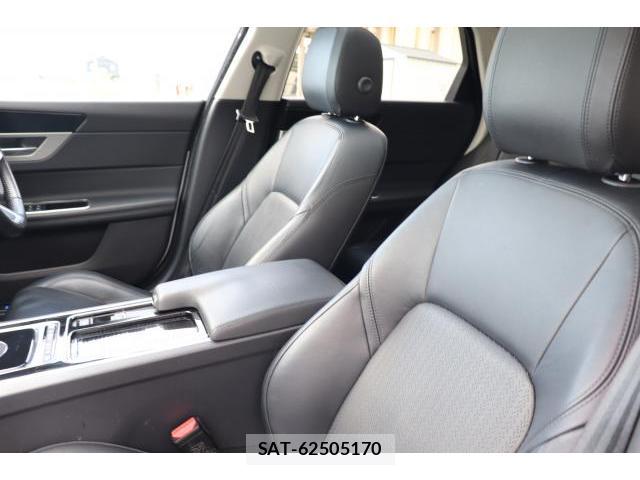 Jaguar XF 2019-06 8010709-5