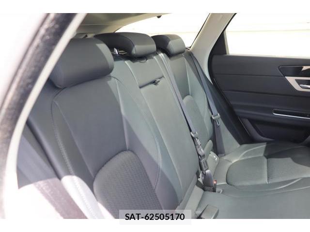 Jaguar XF 2019-06 8010709-6