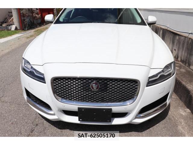 Jaguar XF 2019-06 8010709-9
