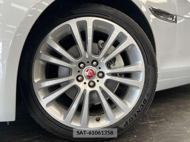 Jaguar XF 2019-09 8012628-10