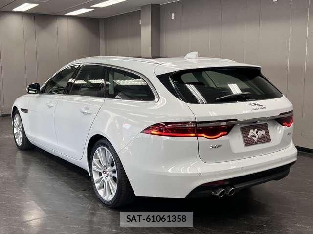 Jaguar XF 2019-09 8012628-19