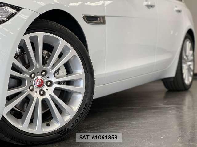 Jaguar XF 2019-09 8012628-9