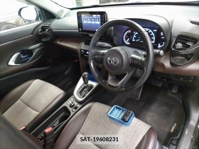 Toyota YARIS CROSS 2021-04 8008301-2