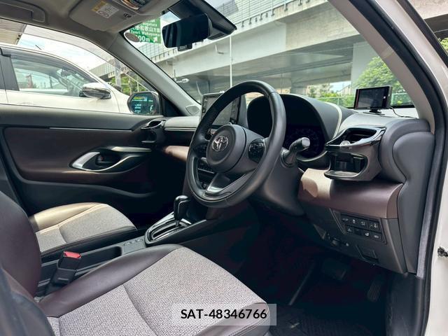 Toyota YARIS CROSS 2021-07 8009878-13