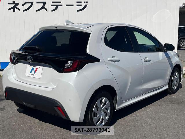 Toyota YARIS 2025-06 8005286-16