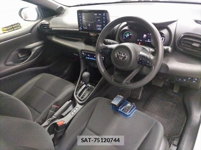 Toyota YARIS 2020-09 8008260-2