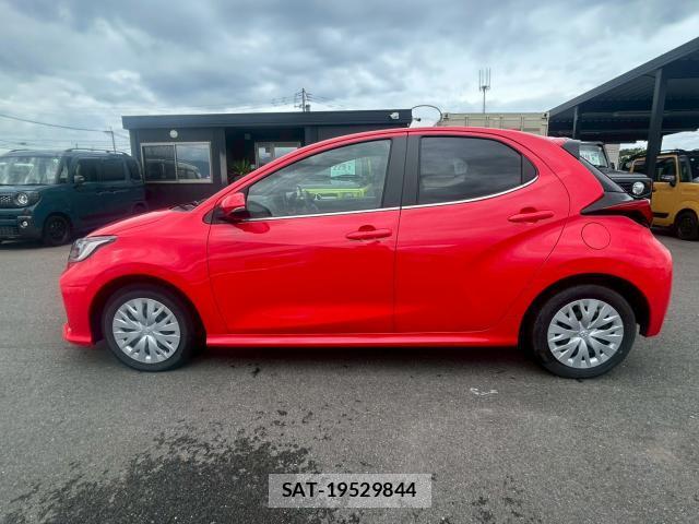 Toyota YARIS 2024-08 8009629-10
